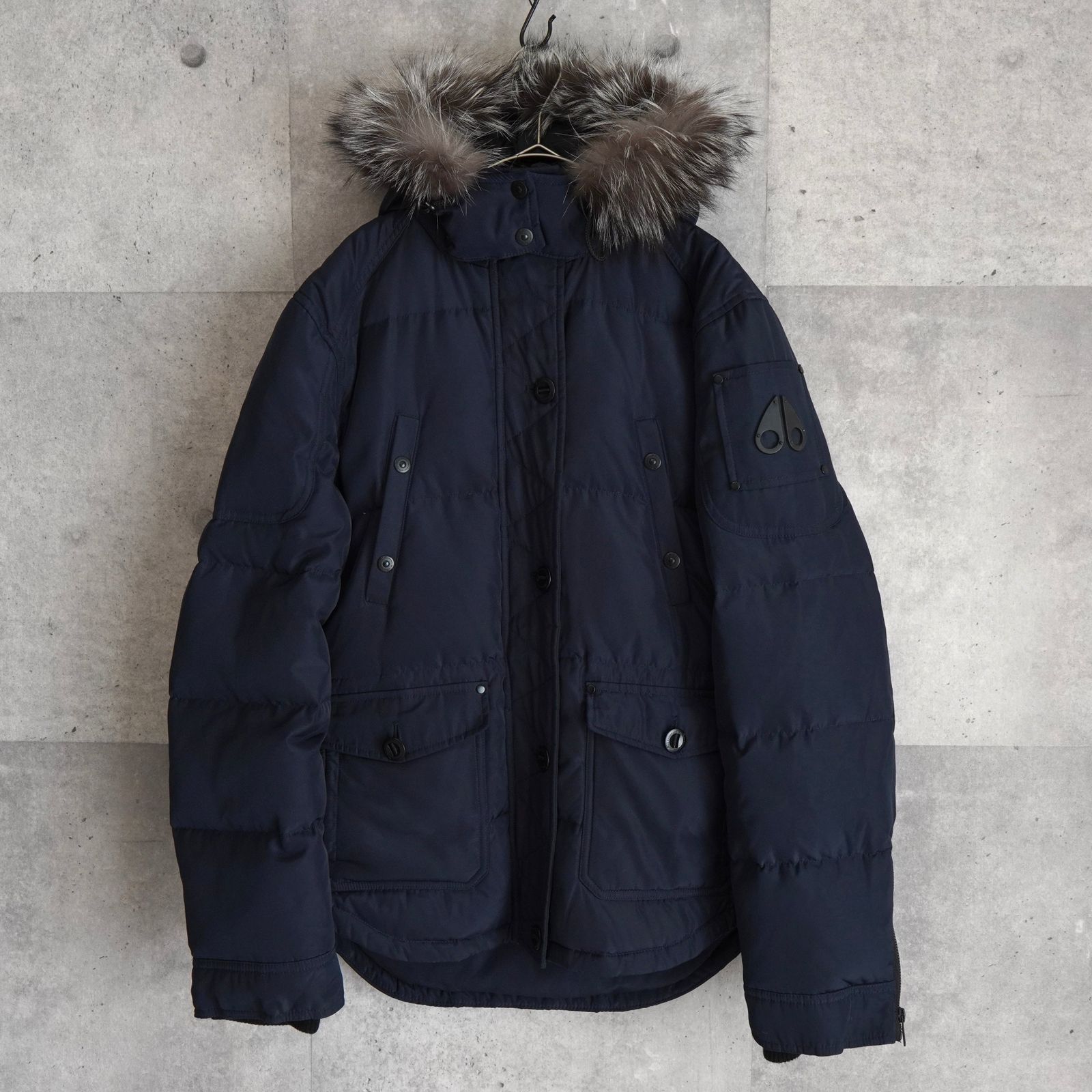 ムースナックルズ ファーフード マルチポケット ダウンジャケット