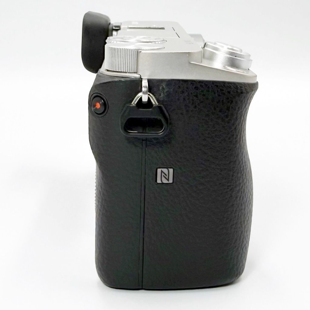 美品】ソニー SONY α6000 ボディ シルバー [ILCE-6000] ミラーレス