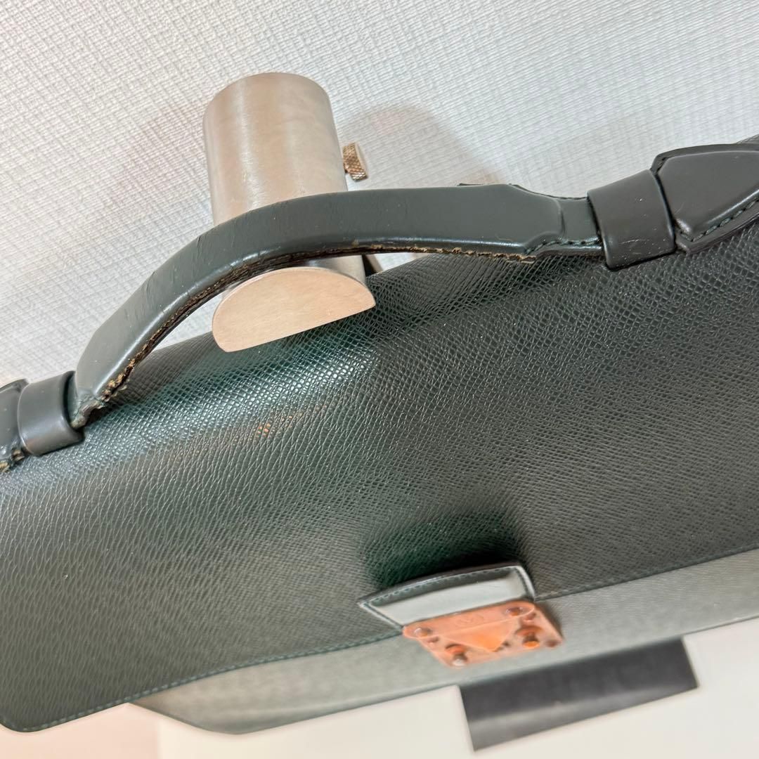 □美品□LOUIS VUITTONルイヴィトン ビジネスバッグ タイガ ラギート