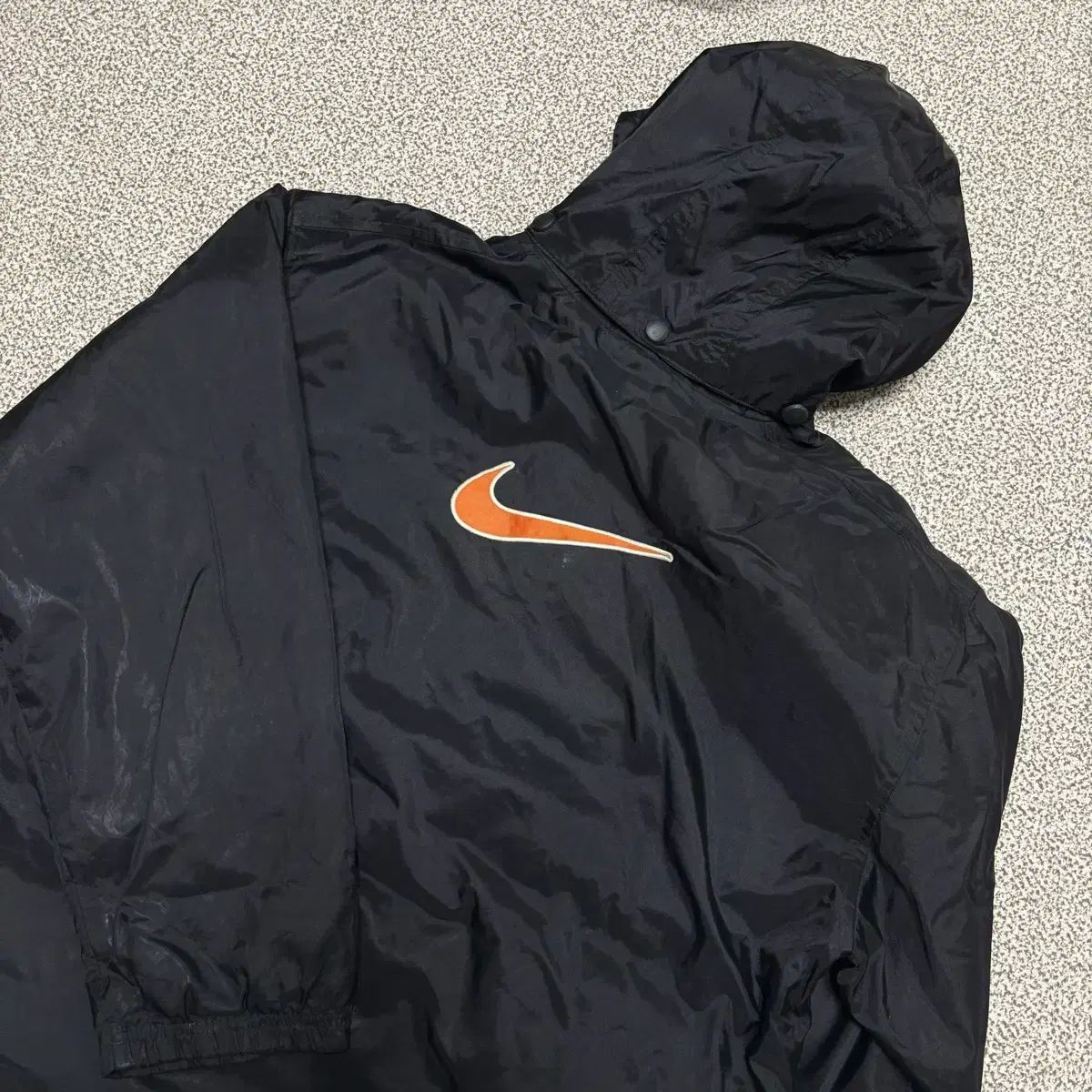 NIKE ナイキ オールドスクール スウッシュ 軽量ダウン ウィンドブレーカー A