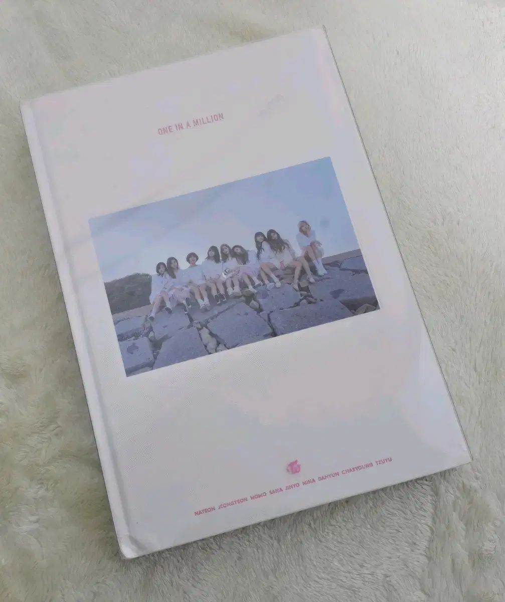 TWICE（トゥワイス） フォトブック PHOTOBOOK one in a million 【公式
