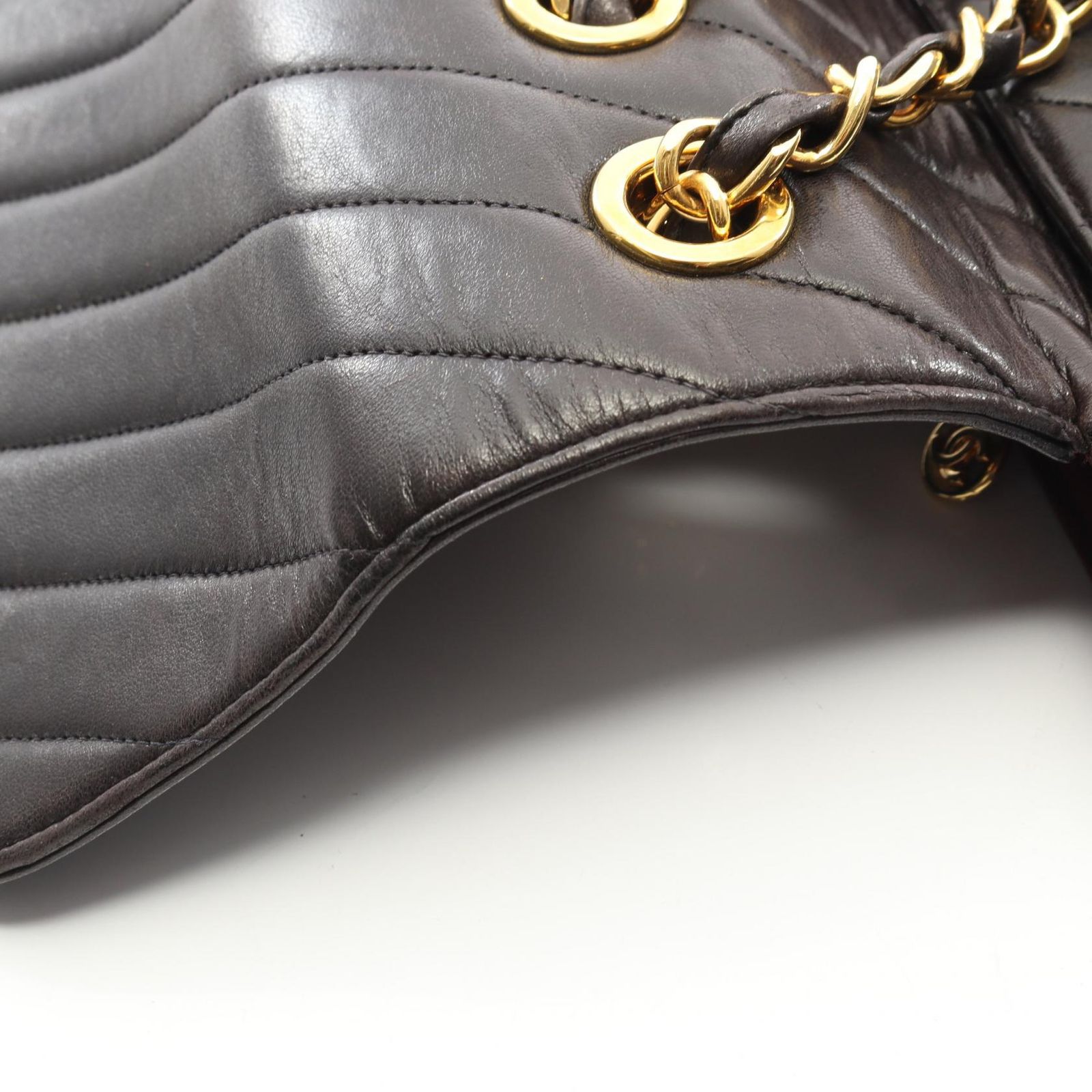 シャネル CHANEL ショルダーバッグ シェブロン Vステッチ ブラック