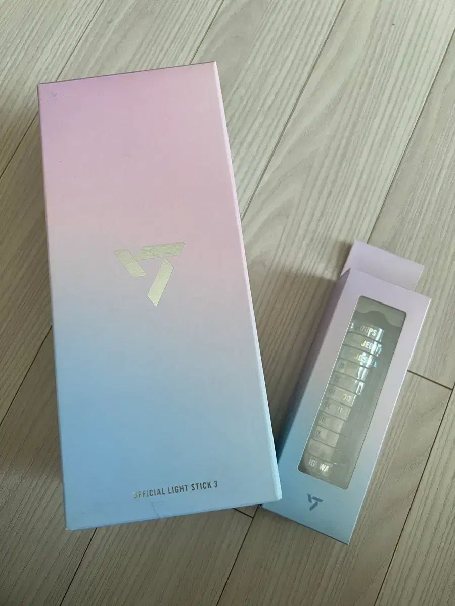 SEVENTEEN(セブンティーン・セブチ) 公式 ペンライト ver 3 カラット棒