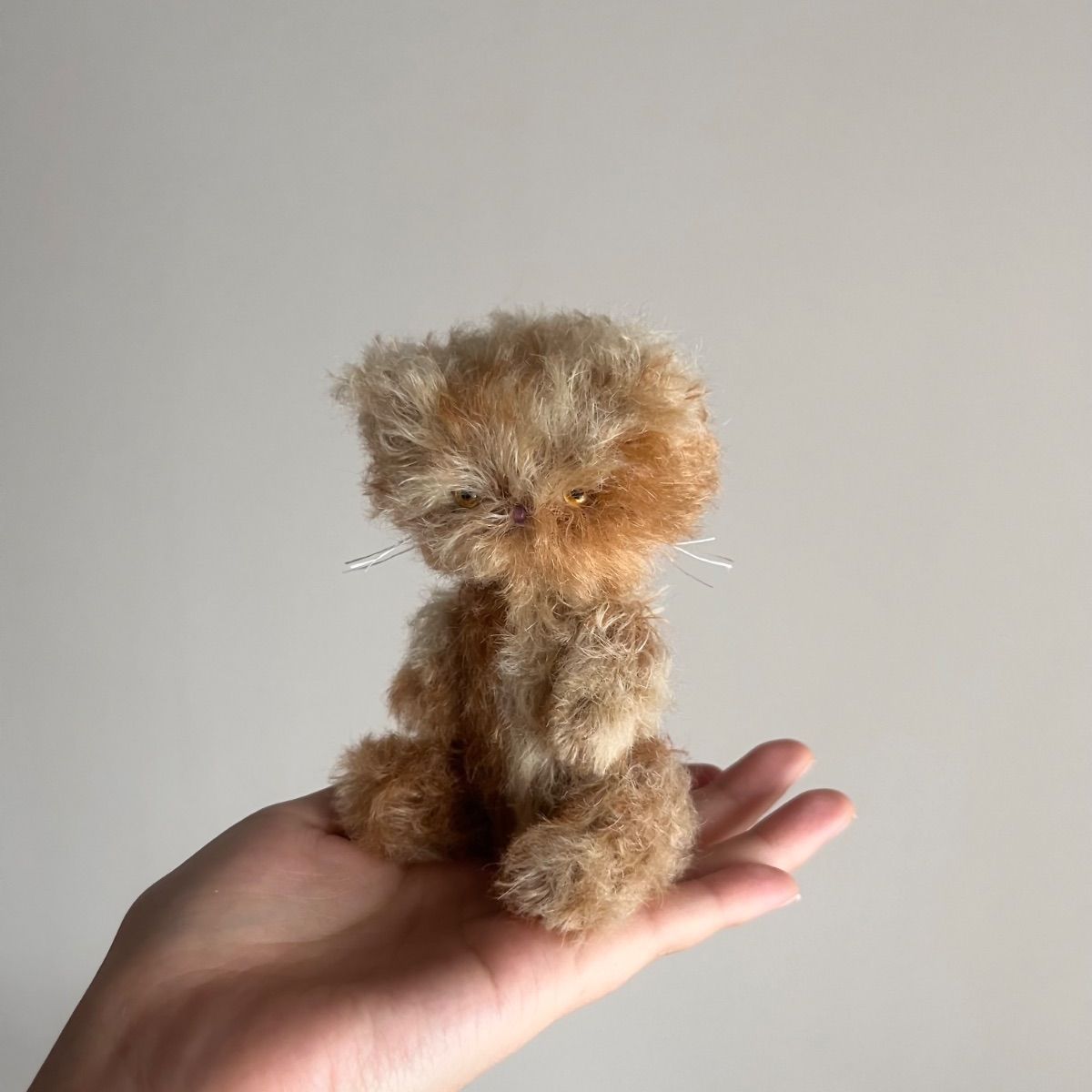 作家様　ねこちゃん　ぬいぐるみ　テディベア　猫 ドール 茶色っぽい子 ｝ ぬいぐるみ 作家 ねこ テディベア ハンドメイド