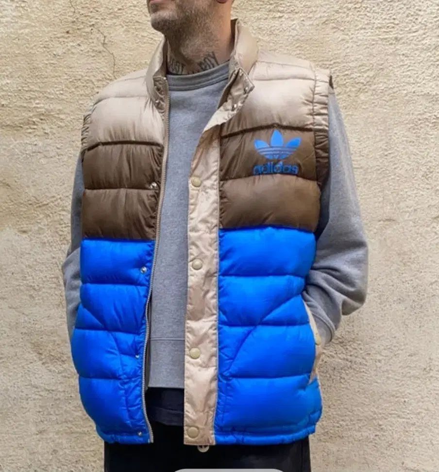 新品同様) アディダス オリジナル ダウンベスト AC ベスト (O57764