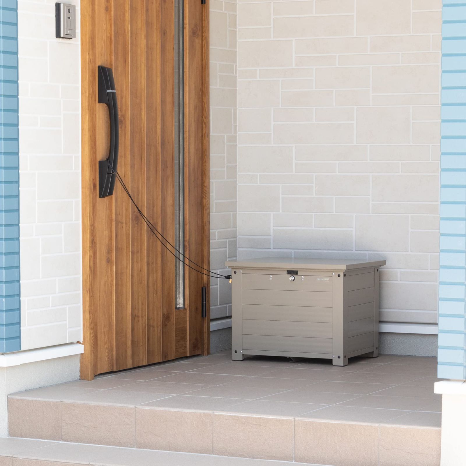 グリーンライフ 宅配ボックス ベンチ型 ベンチ ストッカー 収納 収納ボックス 収納ベンチ 玄関 縁台 物置 倉庫 さびにくいアルミ製 大容量 置き配 戸建て用 個人宅 屋外 不在受取 防犯対策 盗難防 チタングレー 幅54 6 奥行42 高さ41 cm