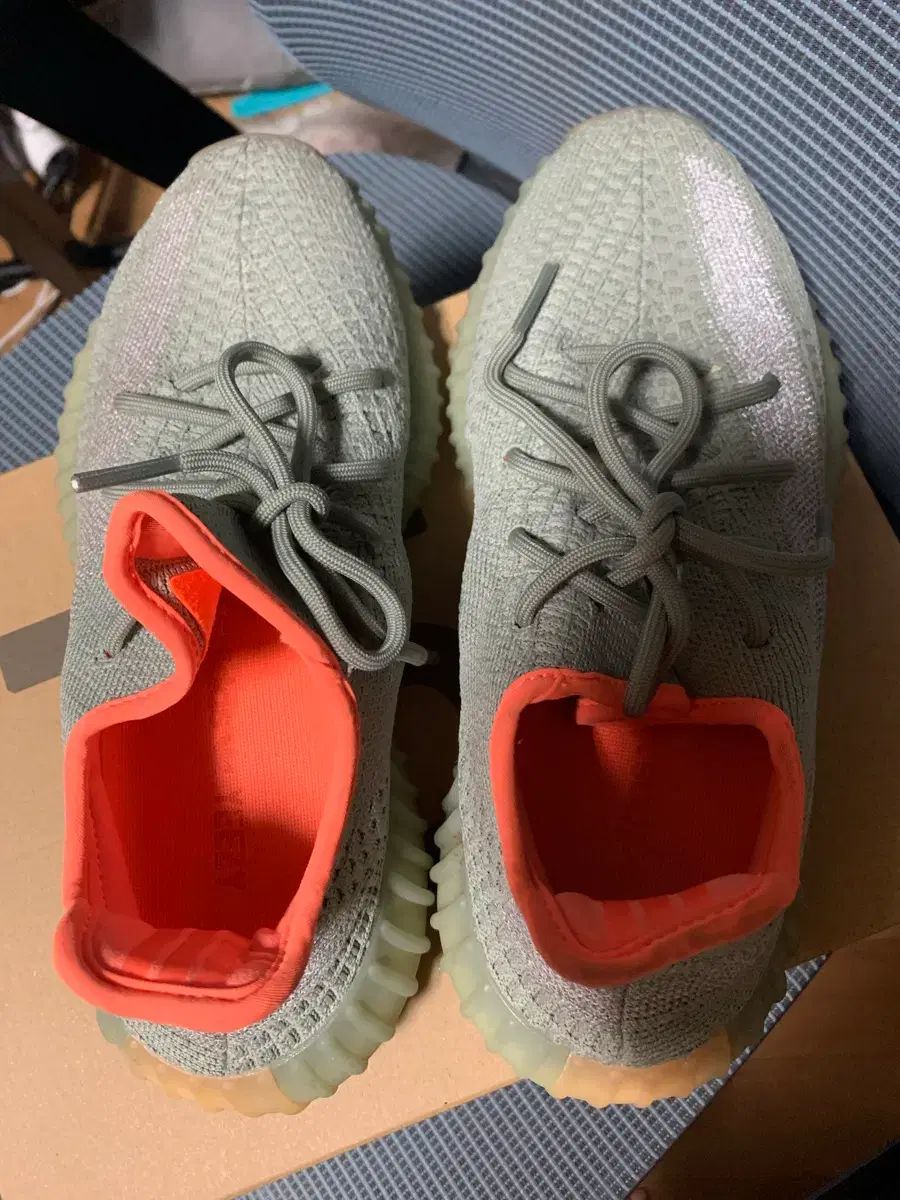 アディダス イージーブースト 350 V2 デザート セージ - メルカリ