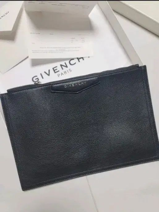 ジバンシィ ANTIGONA ミディアム クラッチバッグ