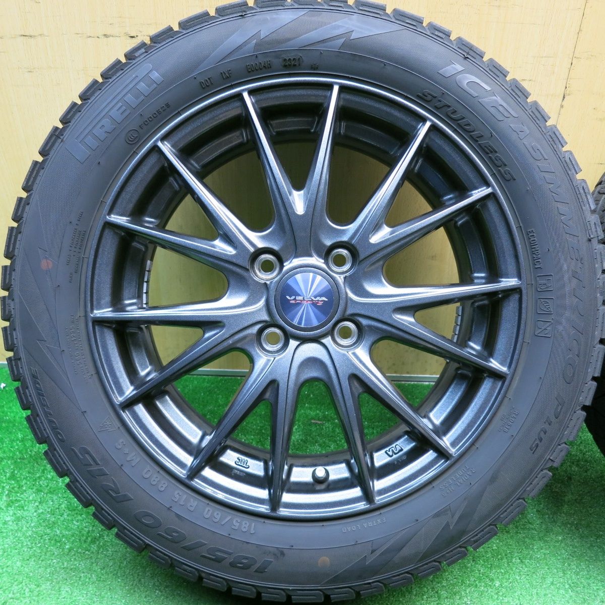 バリ溝！21年！キレイ！8.5分☆スタッドレス 185/60R15 ピレリ アイス