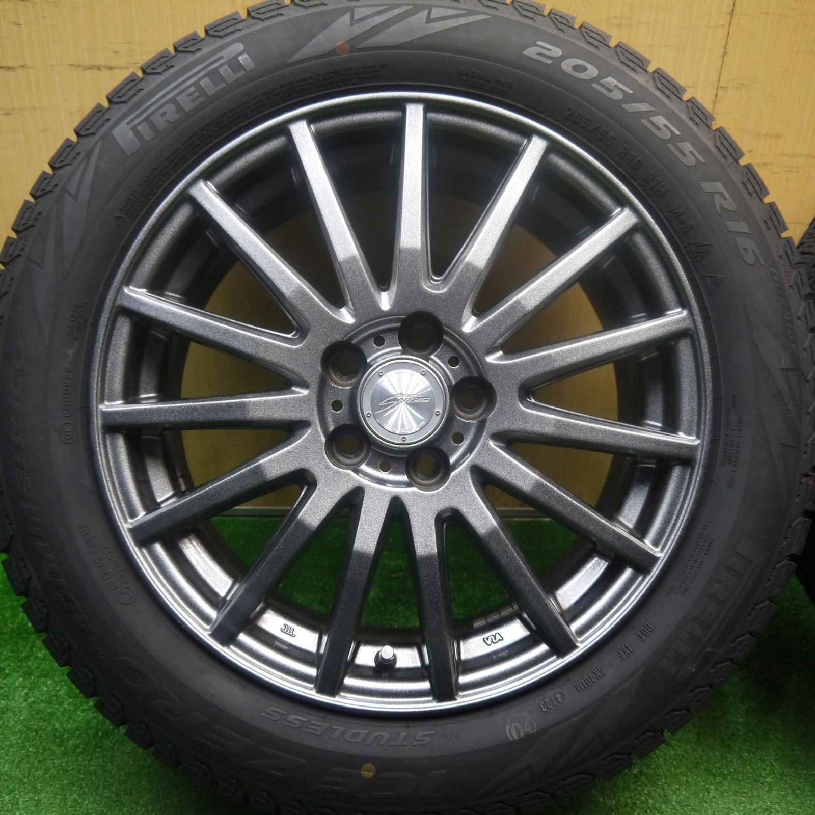 バリ溝！23年！キレイ！8.5分☆86 BRZ 等 205/55R16 スタッドレス 
