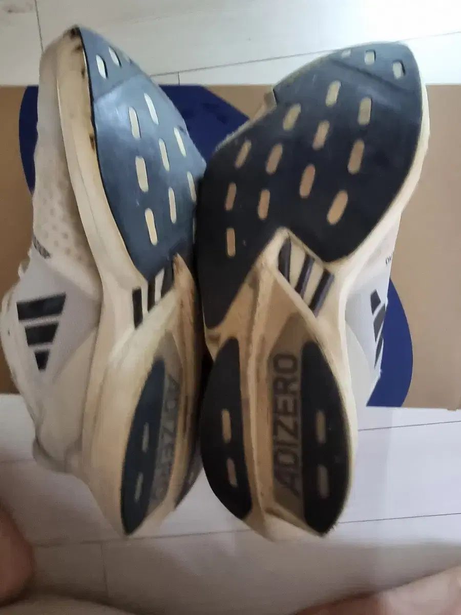 アディゼロ プロ 3 サイズ 270