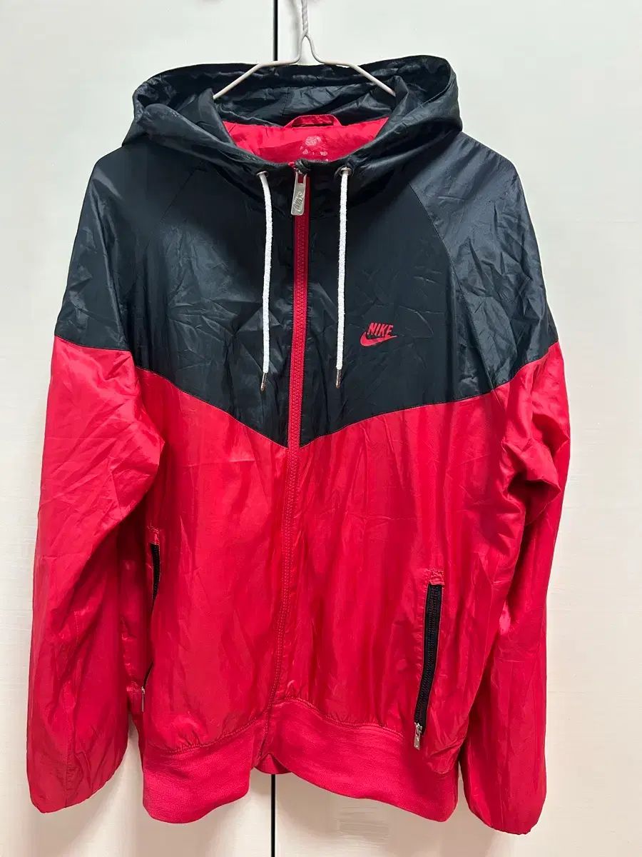ナイキ ウィンドブレーカー ジャケット ブラック/レッド L - メルカリ