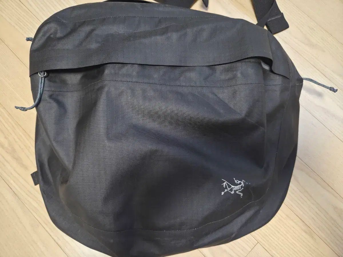 ARC TERYX アークテリクス Lunara 17 ブラック メッセンジャーバッグ