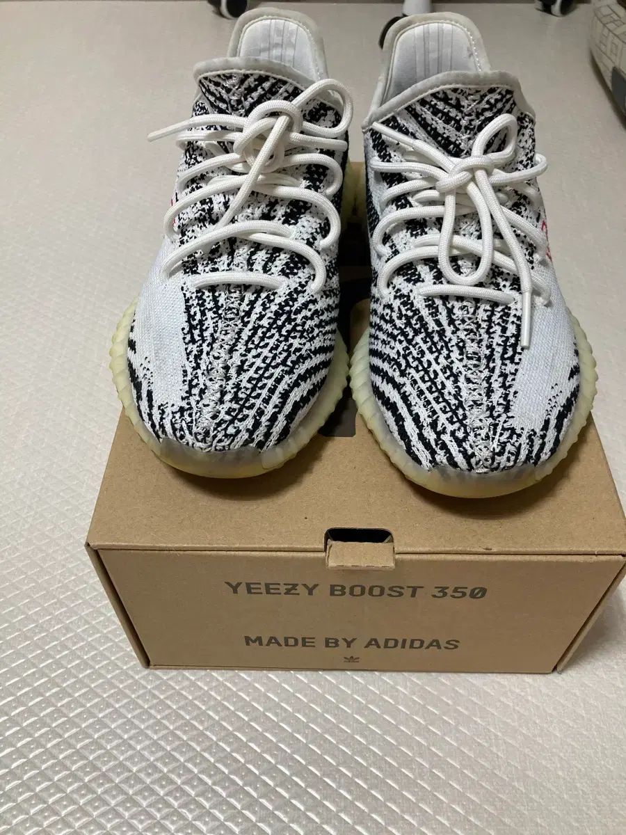 アディダス イージー ブースター 350 V 2 ゼブラ 260 mm