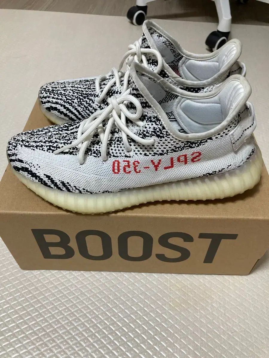 アディダス イージー ブースター 350 V 2 ゼブラ 260 mm