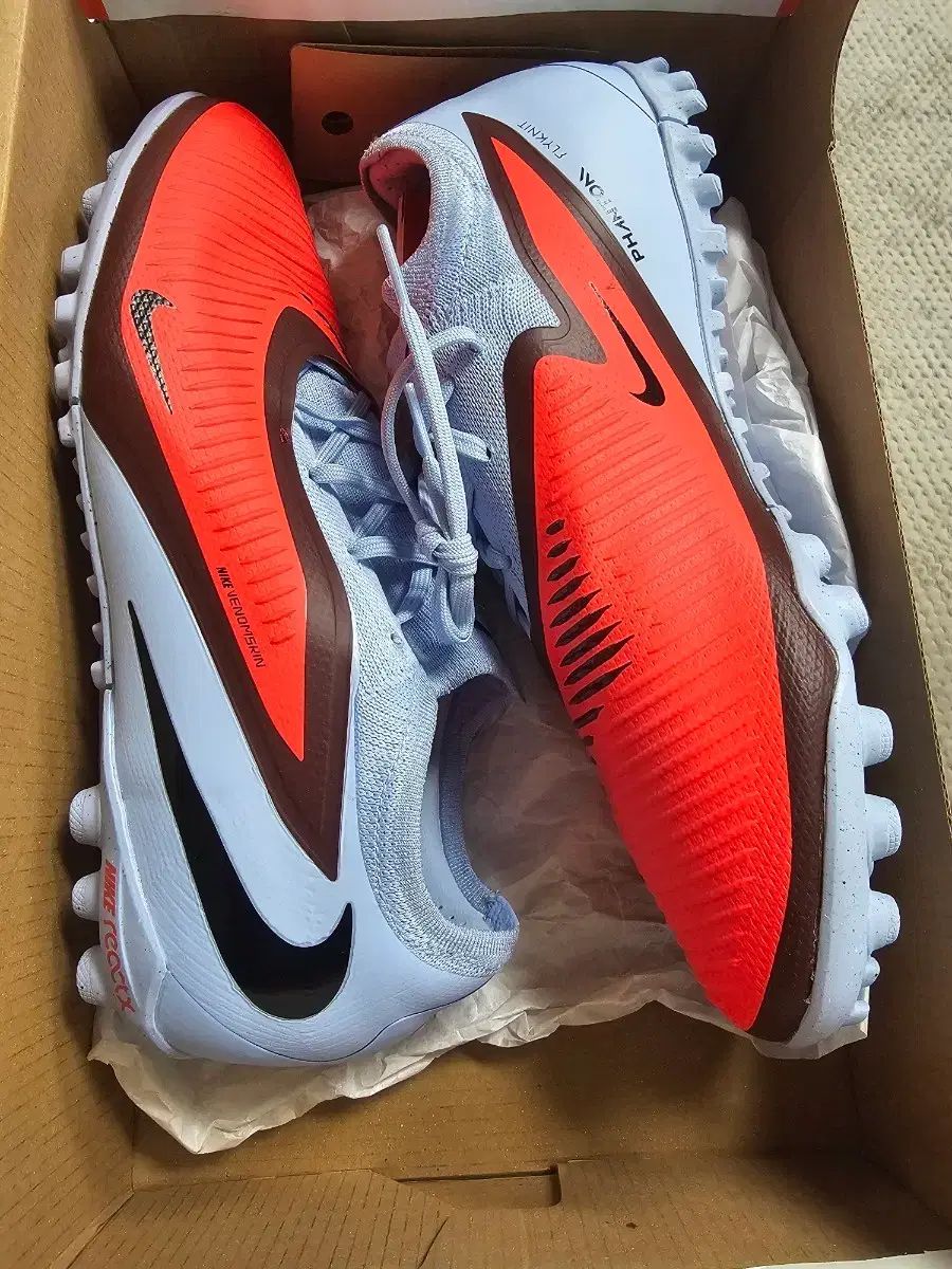 ナイキ FANTOM GT サッカーシューズ TF ブルー レッド 260