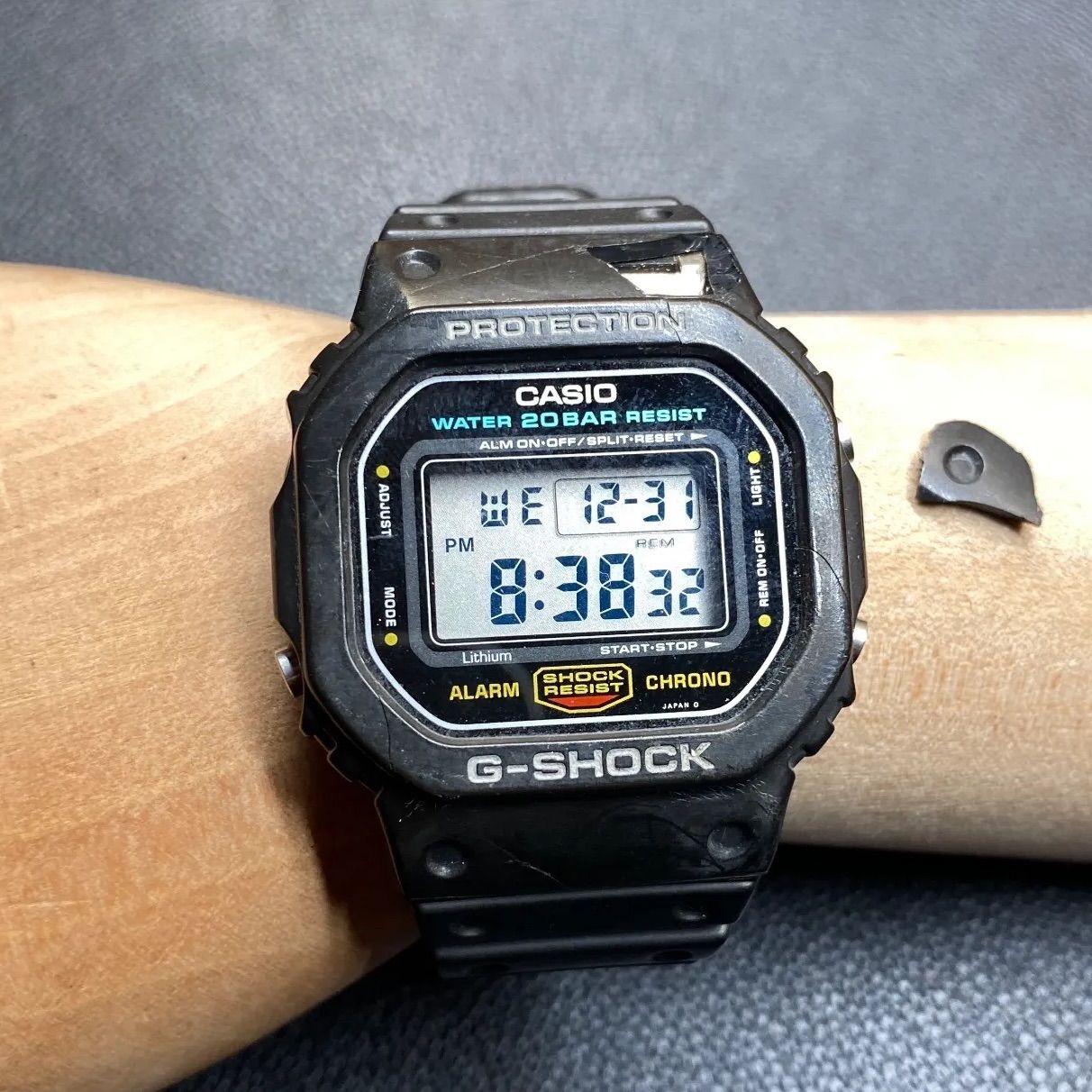カシオ CASIO DW-5600 スクリューバック デジタル クォーツ 