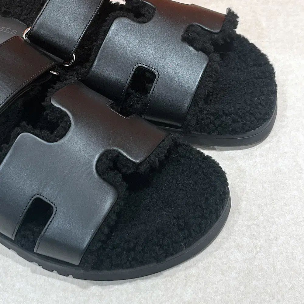 メンズ Hermes エルメス Shearling シプレ サンダル スウェード ゴートスキン ブラック
