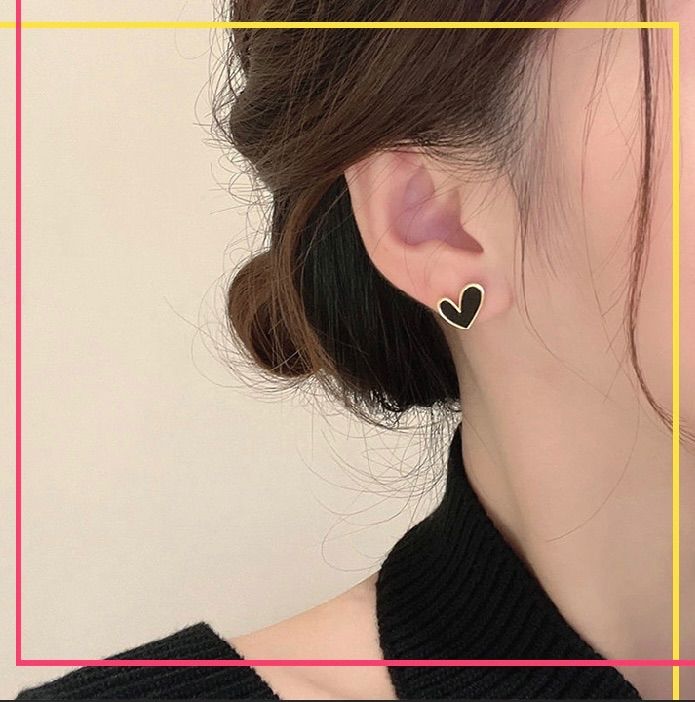 ハートピアス 黒 かわいい 小ぶり シンプル ゴールド 両耳用 ピアス