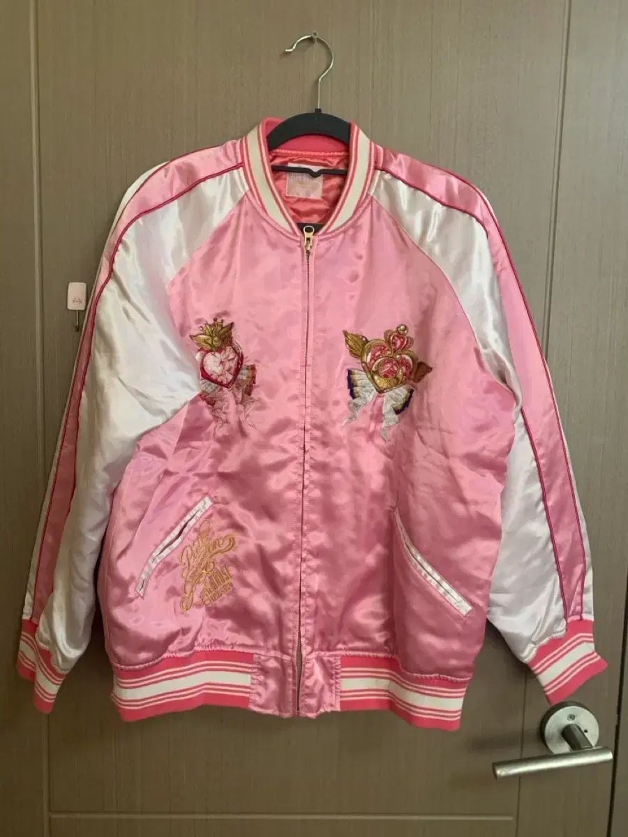 早い者勝ち！★セーラームーン PINKHOUSE スカジャン★ Amazon.co.jp: ピンクハウス セーラームーン スカジャン 伊勢丹 : ホビー