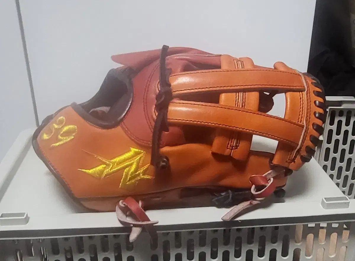 アルティス　硬式　投手用　ダッチキップレザー アルティス グローブ アルティス 硬式 投手用 ダッチキップレザー