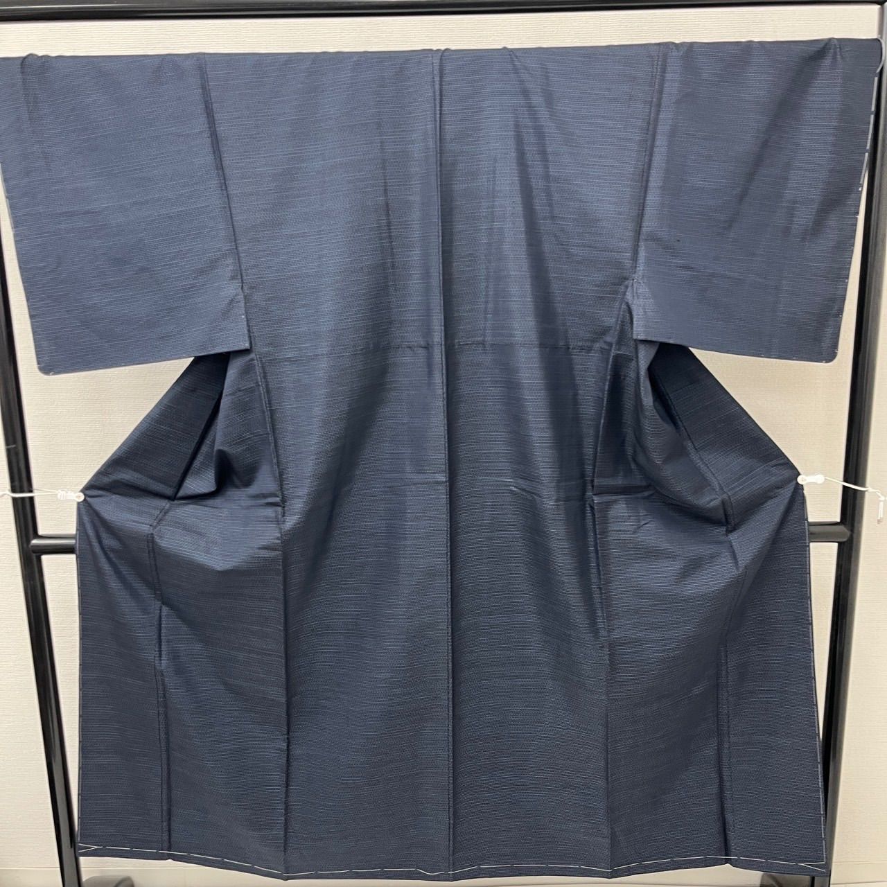 男着物 裄69 本場大島紬 正絹 散らし亀甲 泥藍染め 袷 着物 MK-2649