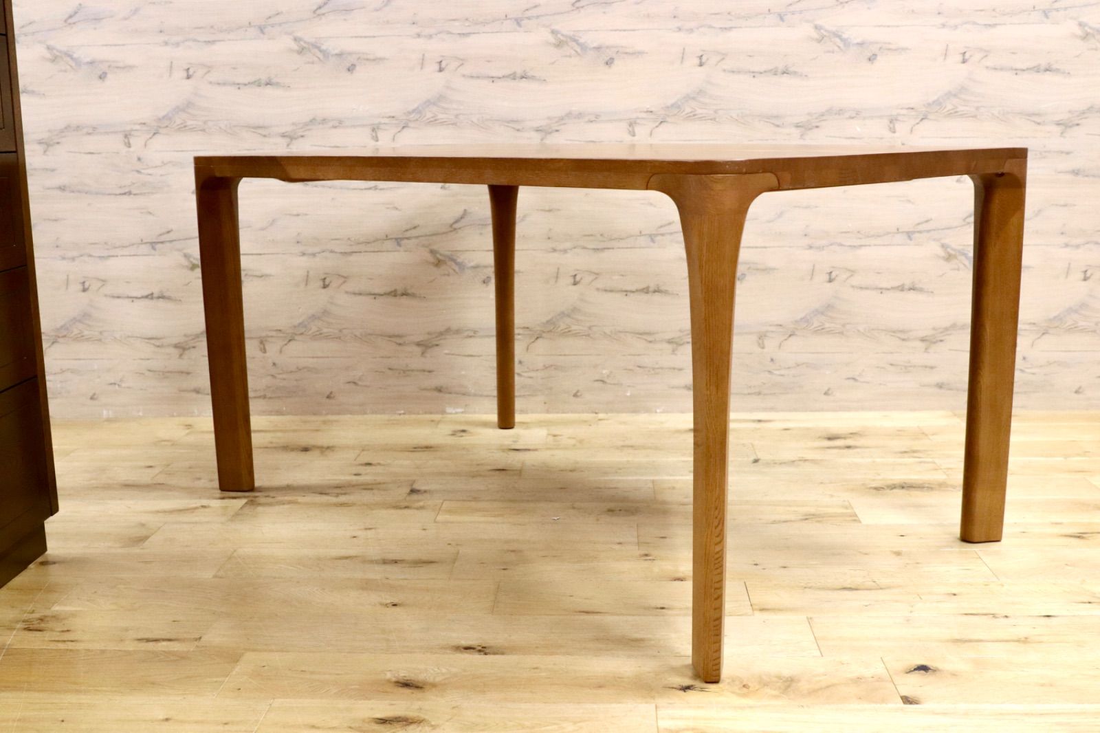 47 ダイニングテーブル