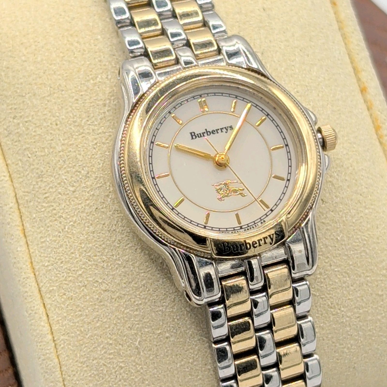 Burberrys Burberry Watch QZ Ladies Silver Dial Gold Y2K 00S