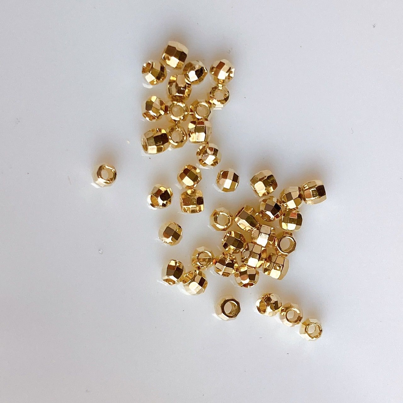 新入荷 14kgf 多角形 デザインビーズ B 4mm 20個 素材 金属アレルギー 