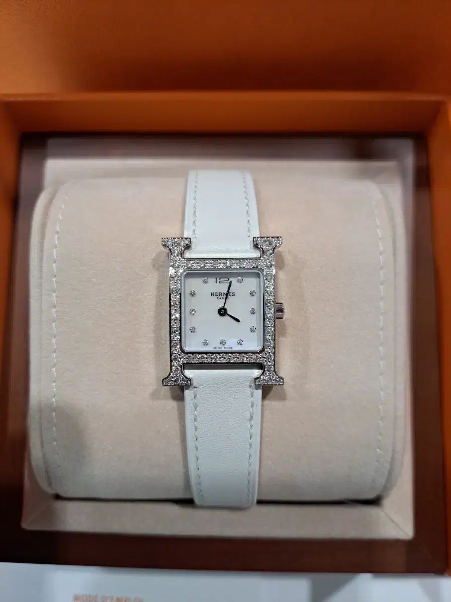 エルメス Hウォッチ 白蝶貝文字盤 ベゼルダイヤ 韓国国内 新品 - メルカリ