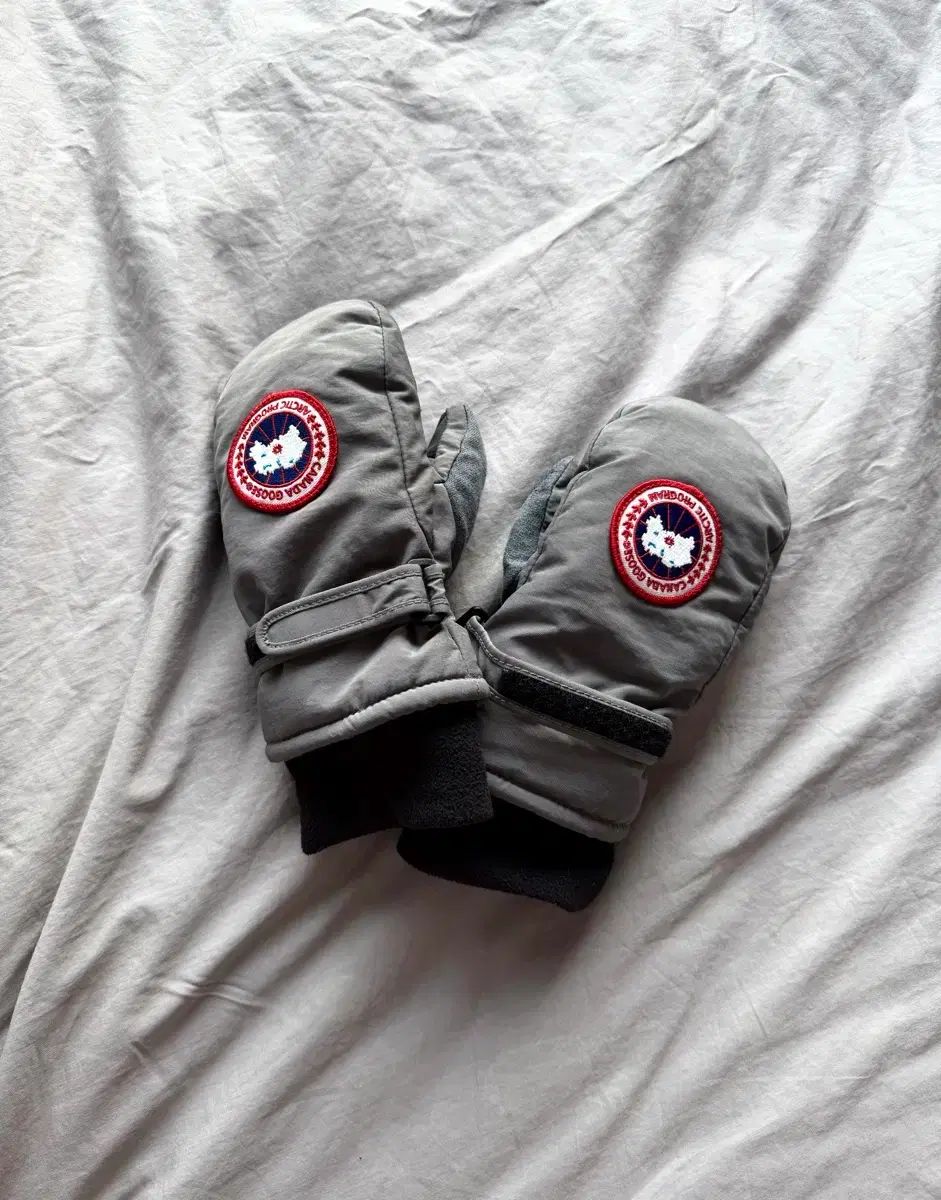 S/ Canada Goose(カナダグース) ロゴワッペン ミトン グローブ 手袋