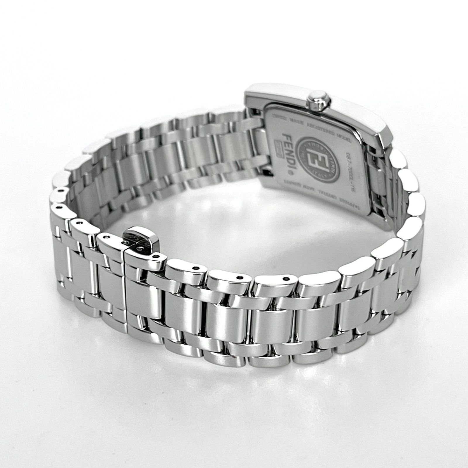 【極美品・稼働・箱付き】フェンディ 7000L レディース 腕時計 シルバー 極美品・稼働・箱付き】フェンディ 7000L レディース 腕時計 シルバー