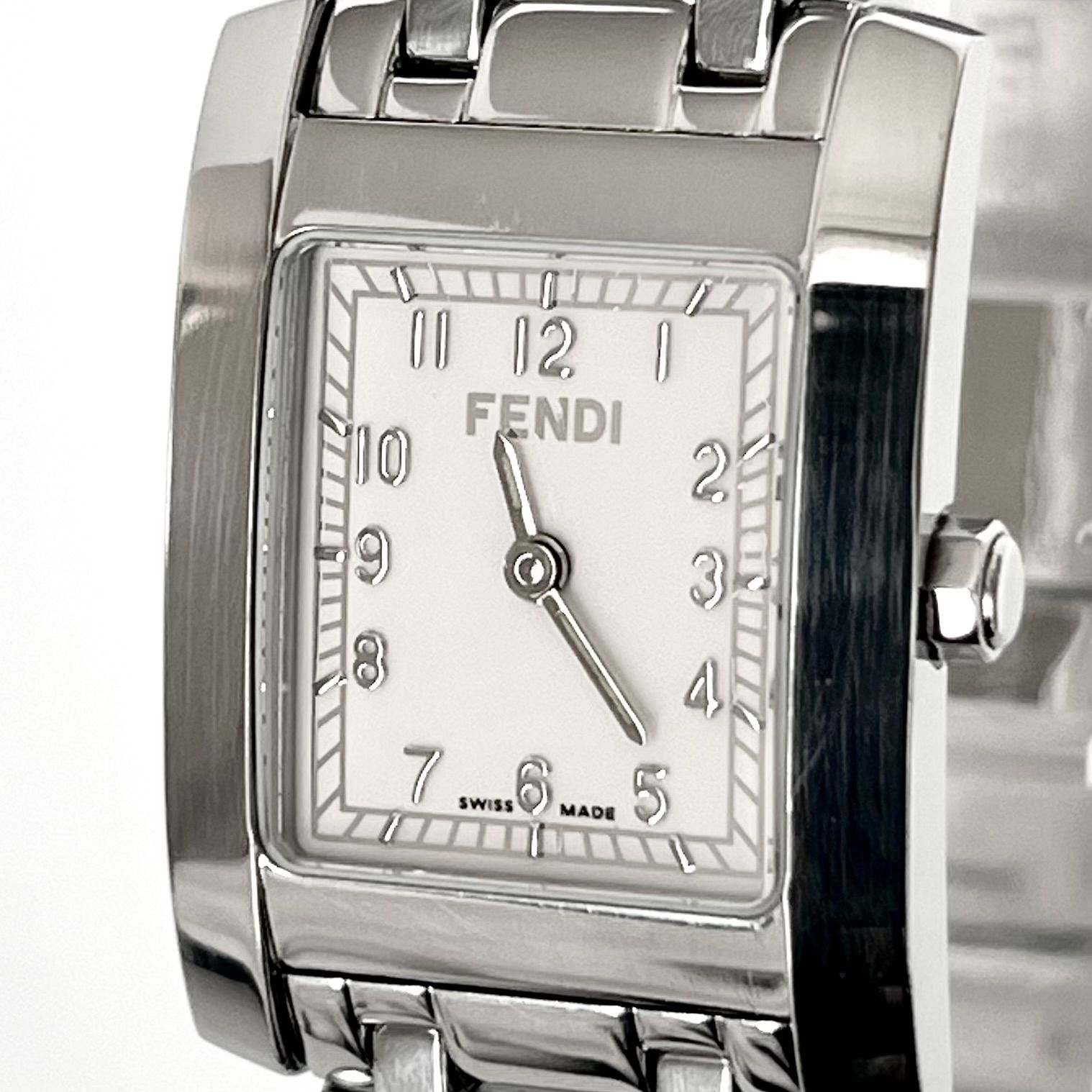 【極美品・新品電池】フェンディ 7000L 腕時計 箱付 稼働 レザー シルバー フェンディ 7000L レディース 腕時計 磨き済み 美品】FENDI 電池新品
