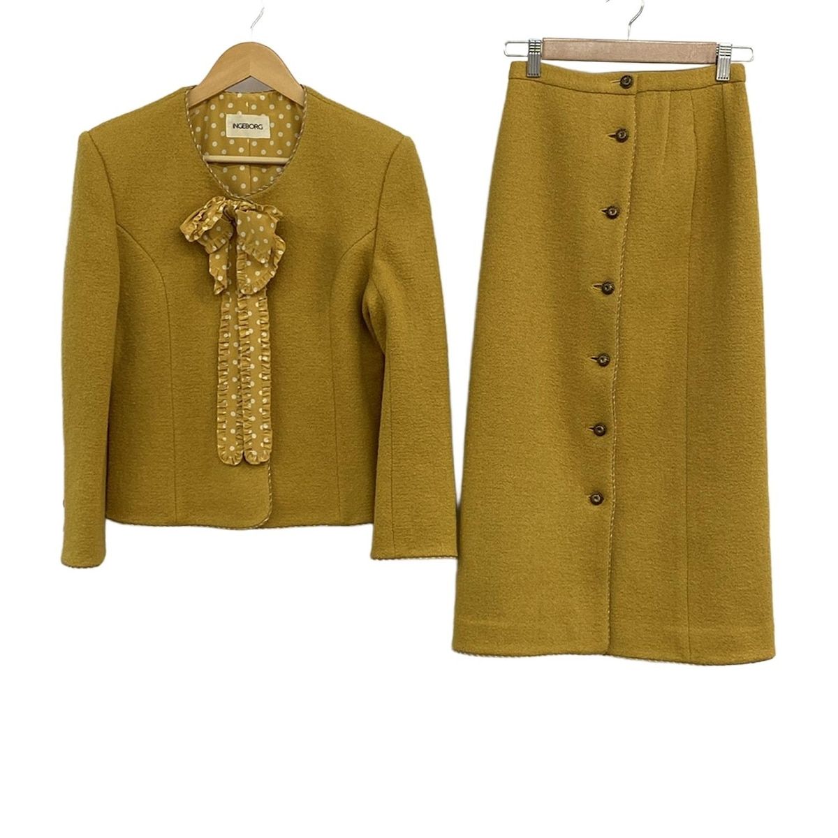 INGEBORG(インゲボルグ) スカートスーツ レディース - イエロー 肩