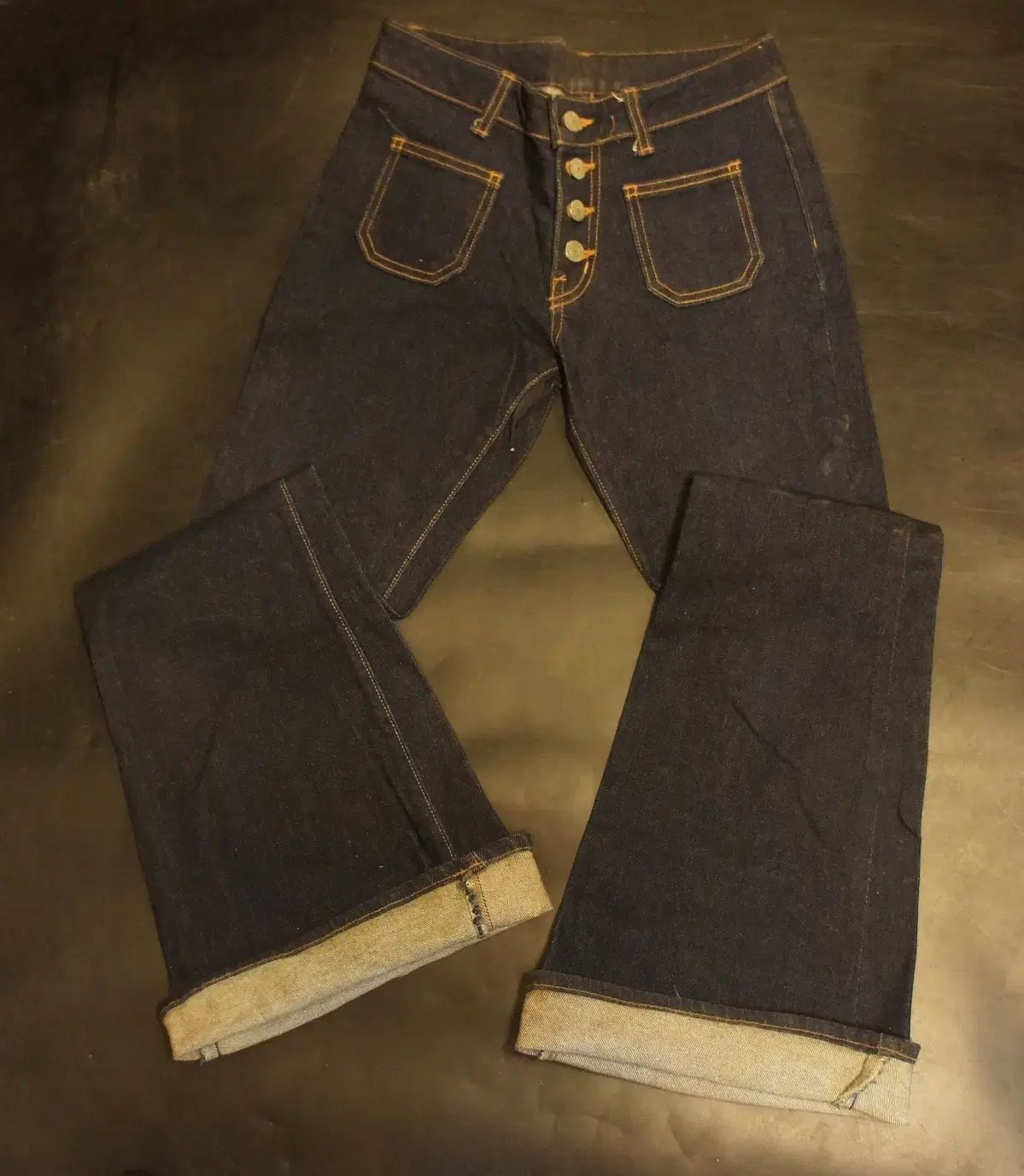 ストレート LEVI