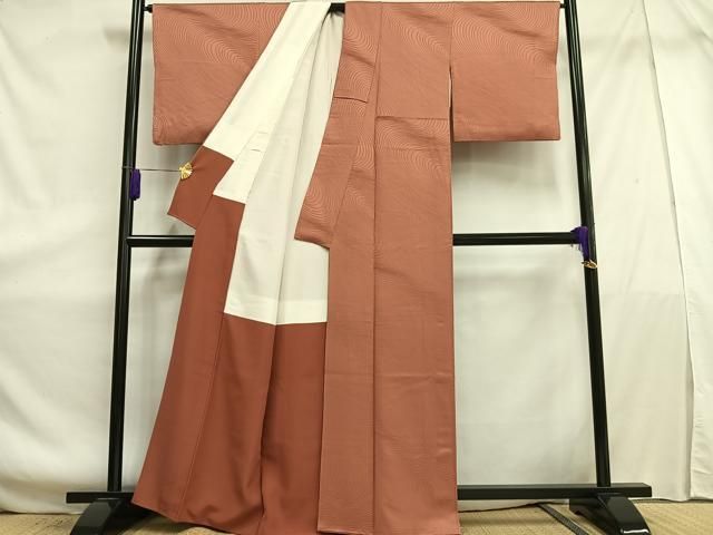 平和屋着物●上質な色無地　桑茶色　正絹　逸品　AABC3263ck 平和屋着物□上質な色無地 流線地紋 甚三紅色 正絹 逸品 AABE5134oa