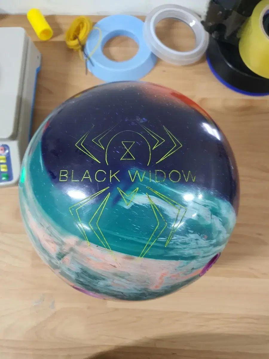 【中古】BLACK WIDOW DOMINATION 15ポンド 中古ボーリングボール 15p black widow（ブラックウィドウ） パープル