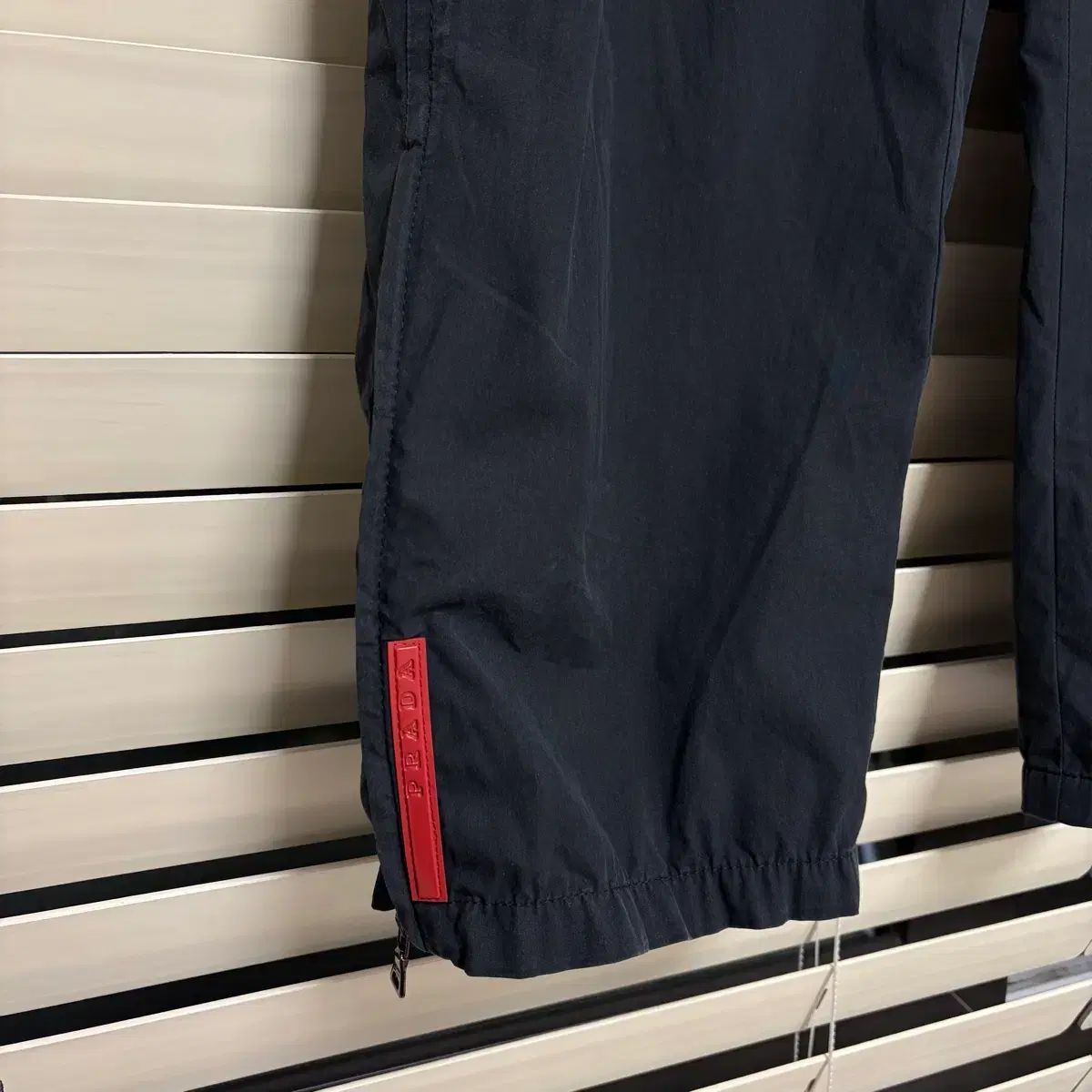 PRADA SPORT ナイロンパンツ ジップ 00s PRADA SPORT(プラダスポーツ) 00's Hem zip logo tech pants 裾 ジップ