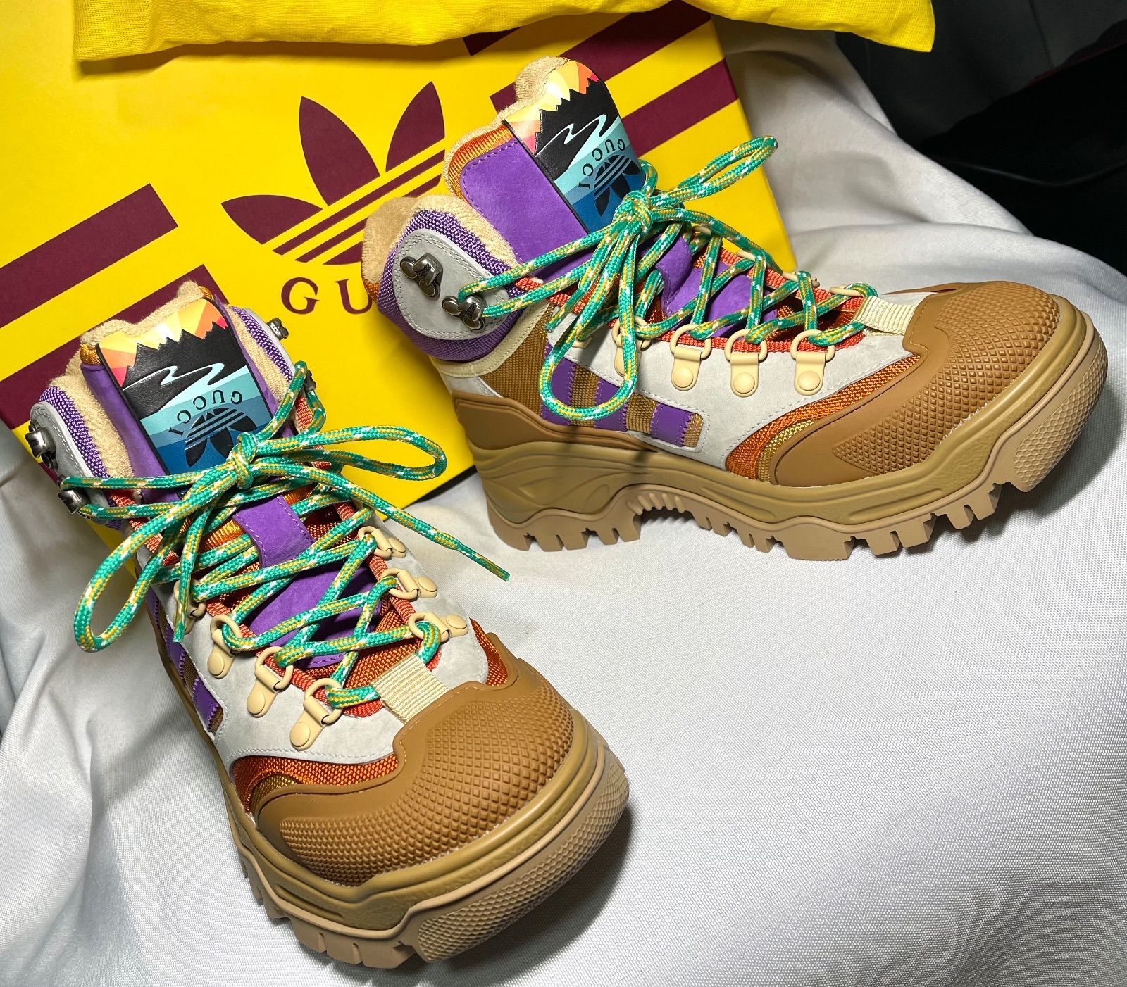 未使用 限定モデル GUCCI グッチ & adidas コラボ ブランドロゴ マルチ 