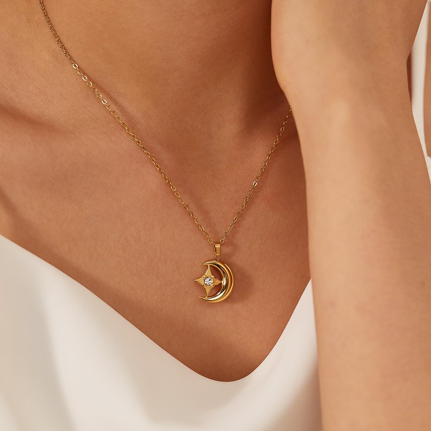 数量 ステンレス ゴールド キュービックジルコニア シンプル ムーンペンダント おしゃれ レディース 女性用 ネックレス 調整 Deelfel プレゼント