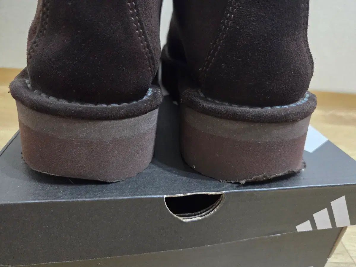 SOLOIST チャッカブーツ