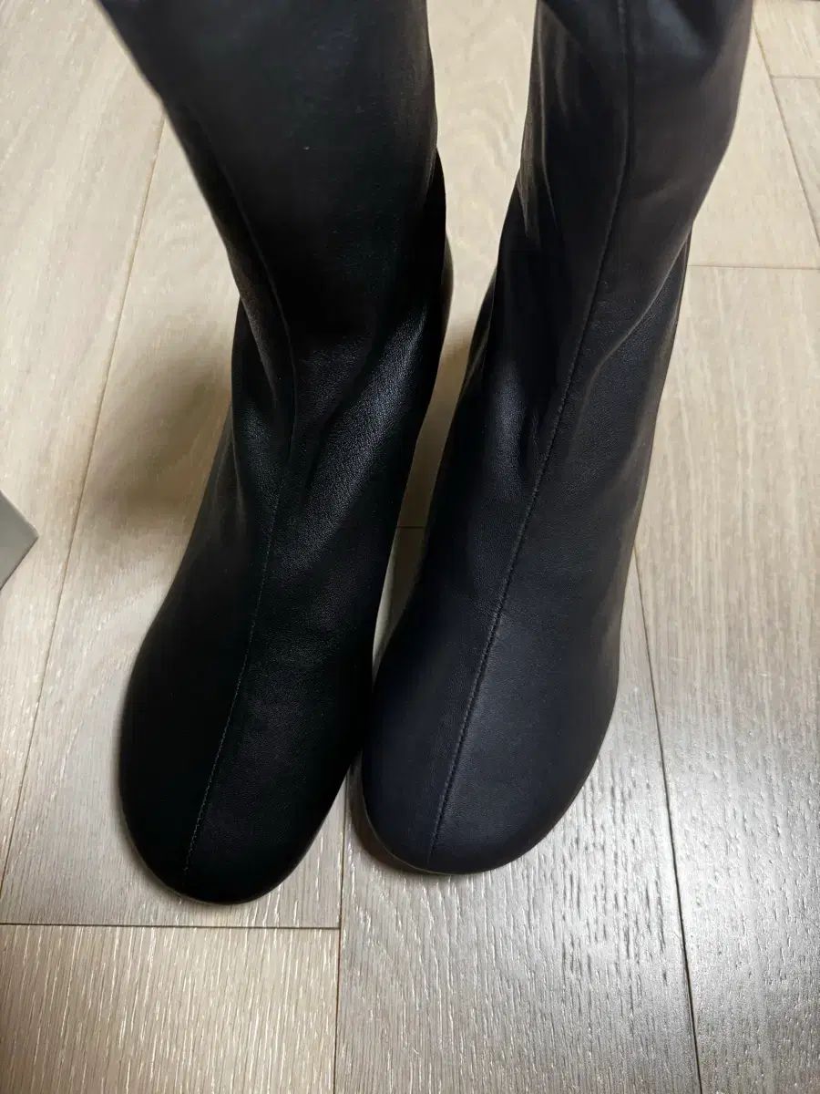 COS アンクルブーツ 出品
