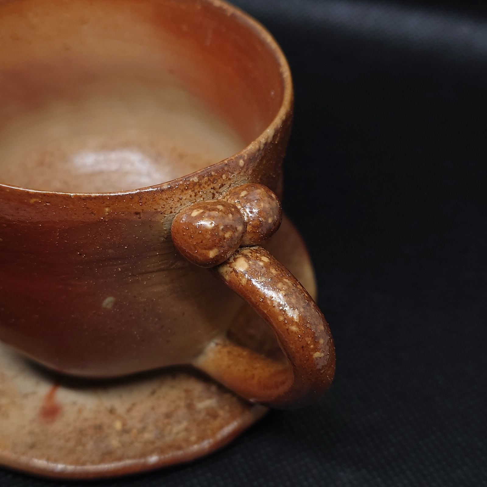 玉付きカップ ソーサーセット…備前焼