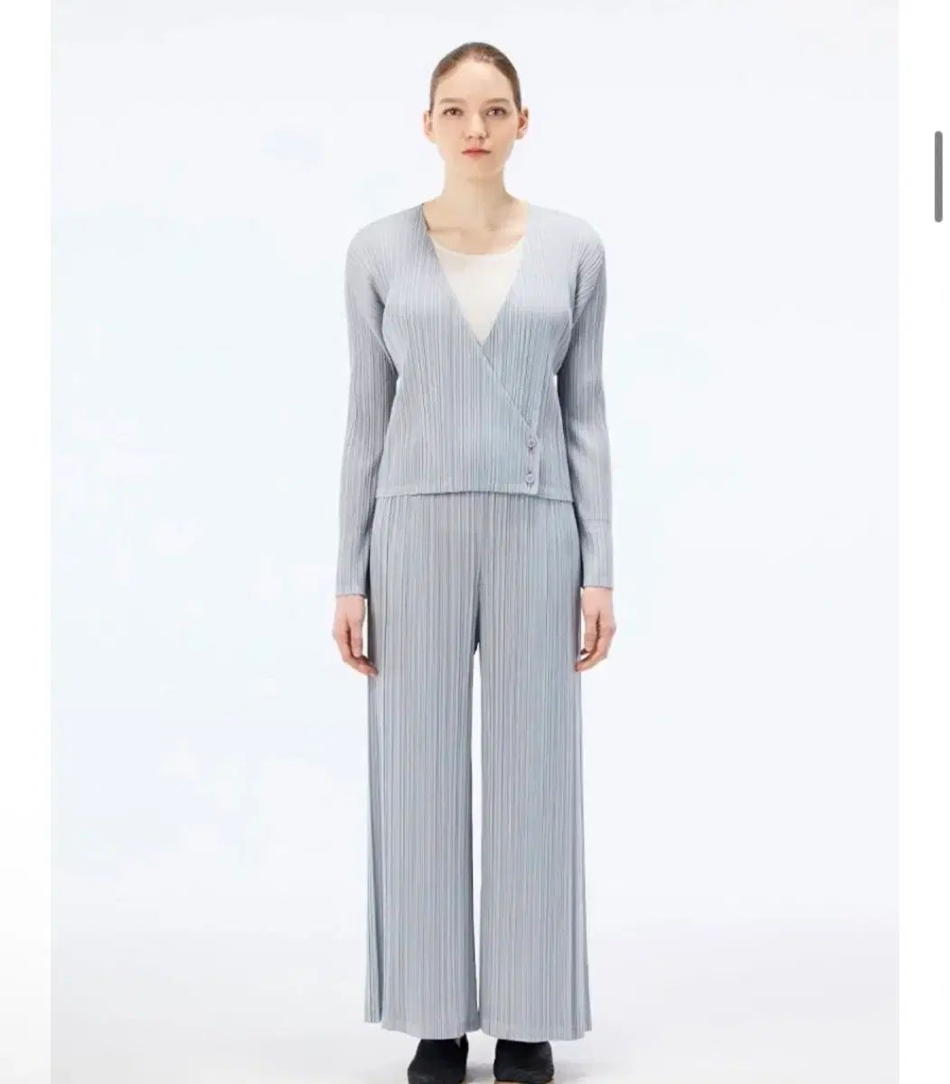 プリーツプリーズ マンスリーワイドパンツ クールグレー2