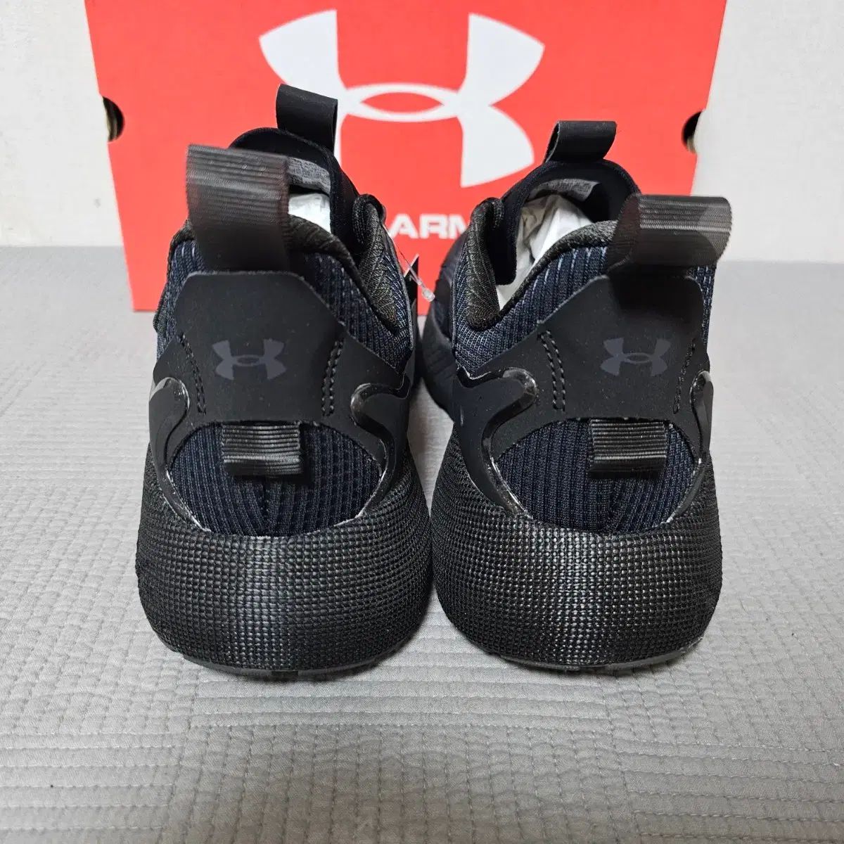 285お勧め) アンダーアーマー UA ホバー メガ 2 ランニング - メルカリ