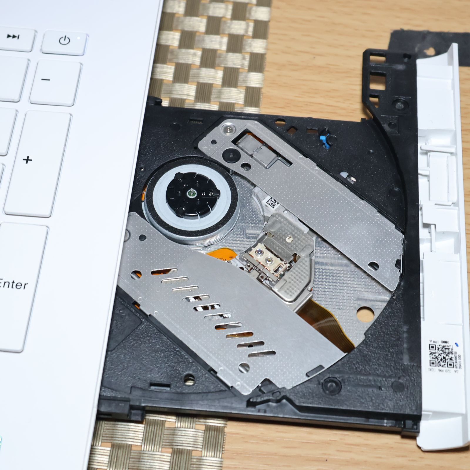 人気の白！Win11公式対応8世代Corei3/メ8G/新品SSD/無線/カメラ 人気の白Win11公式対応8世代i7/メモリ16G/SSD+HDD/無線/カメラ