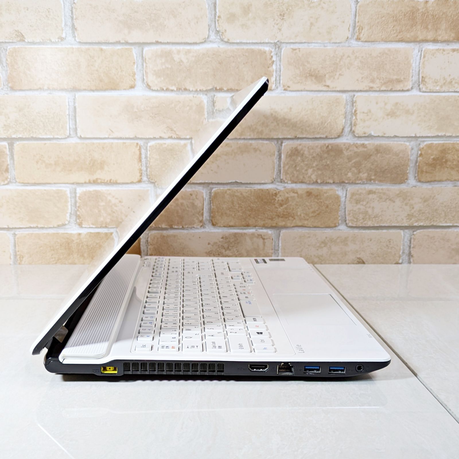 最新♠Win10♠大容量750G♠白色ノートPC♠カメラ搭載♠テンキ♠HDMI♠ 美品☆オフィス付き☆SSD☆高性能i3/メモリ8GB☆初心者OK！Windows11