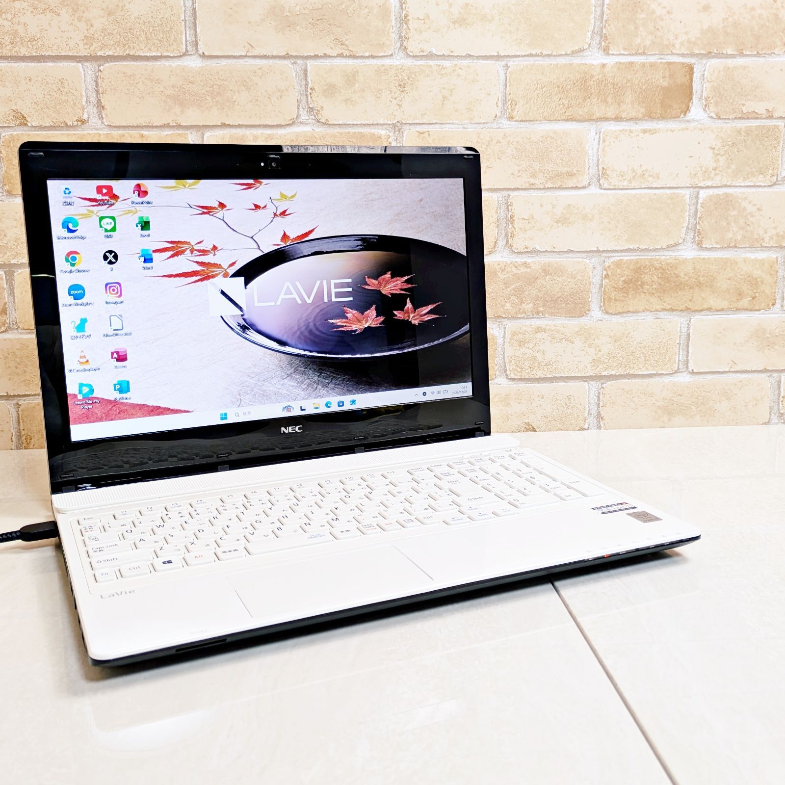 美品☆オフィス付き☆SSD☆高性能i3/メモリ8GB☆初心者OK！Windows11