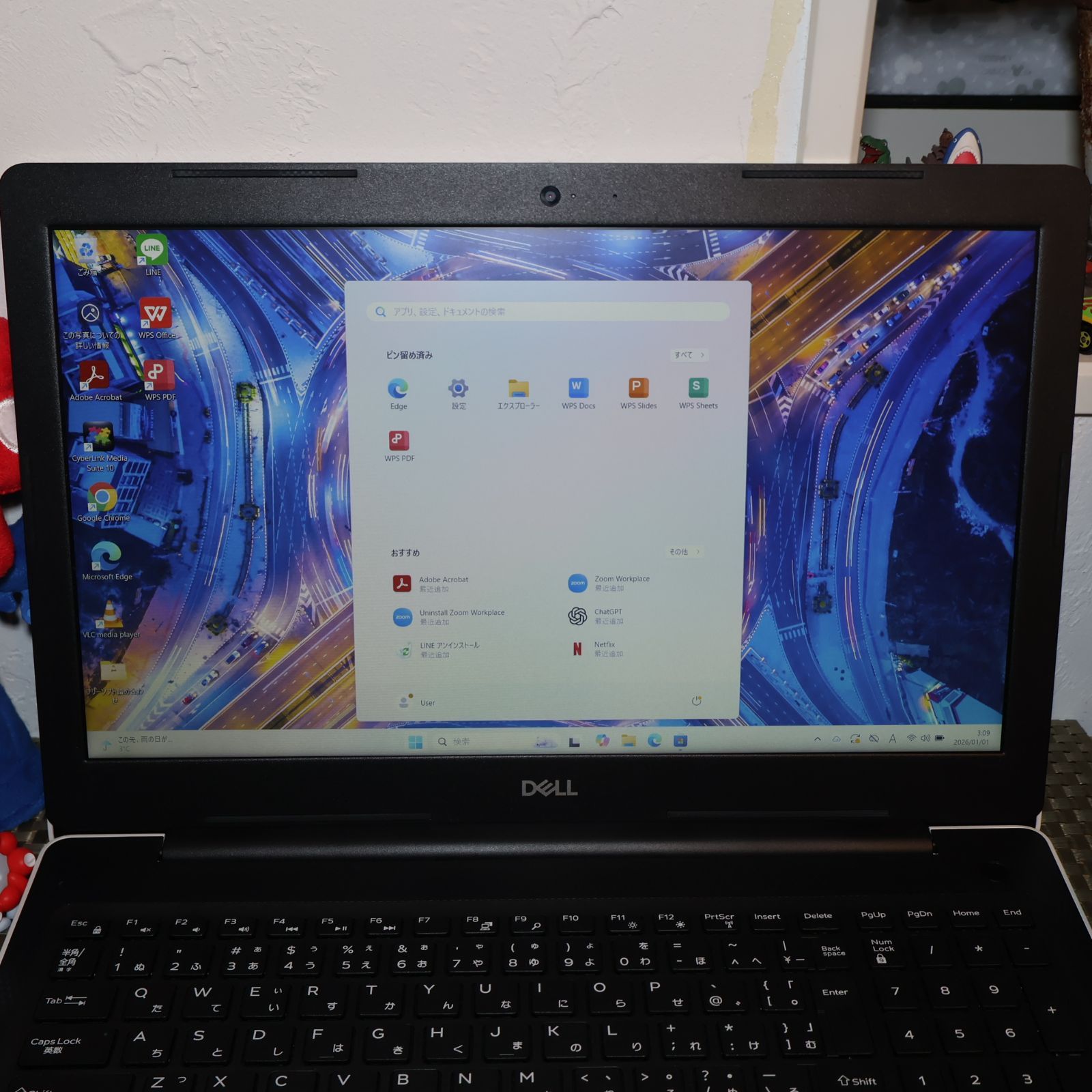 美品！Win11公式対応10世代i3/メ8G/新品SSD/無線/カメラ/HDMI - メルカリ