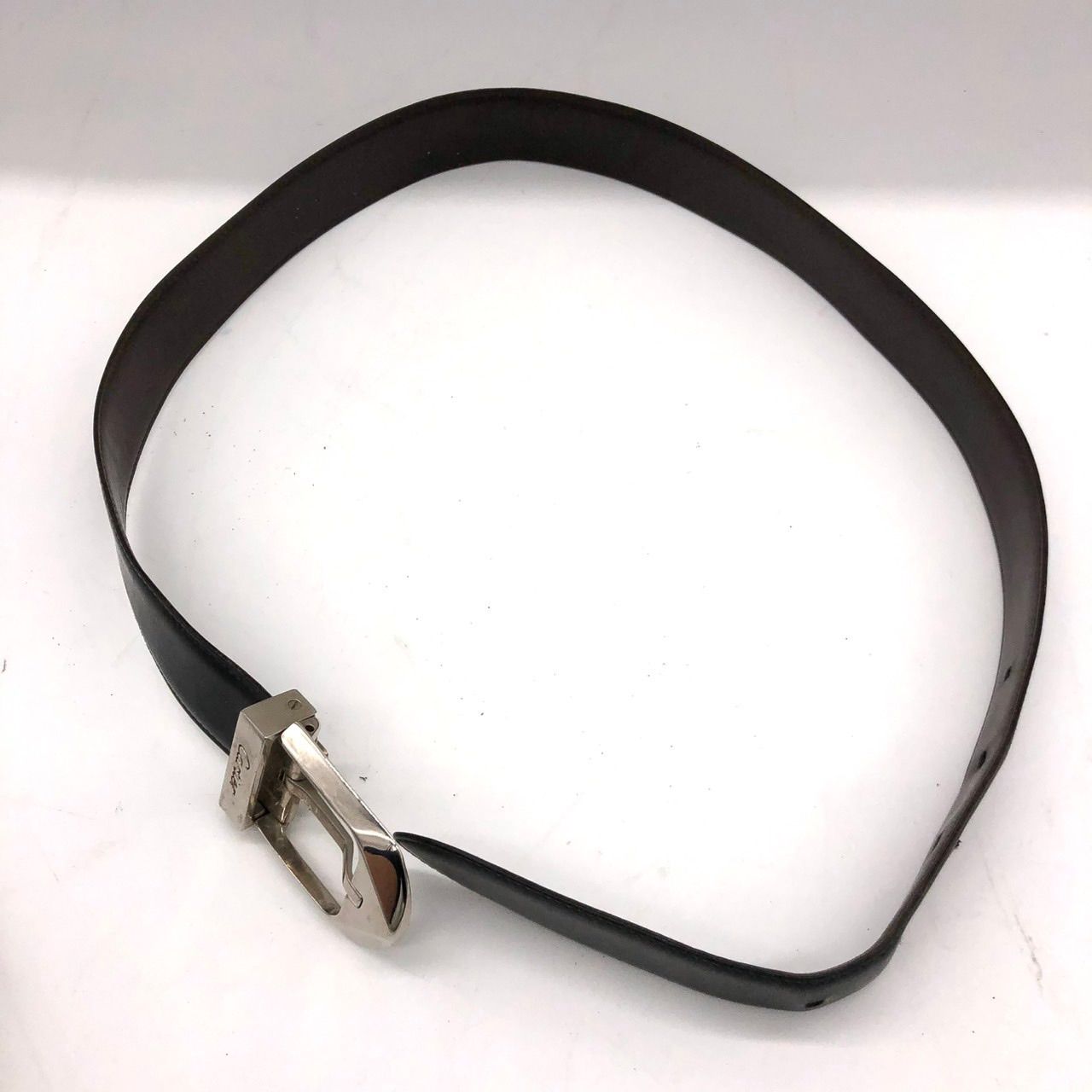 未使用 カルティエ レザー ベルト ブラック バックル ロゴ入りシルバー金具 カルティエ Cartier ベルト レザー 黒 ブラック シルバー金具 全長86cm